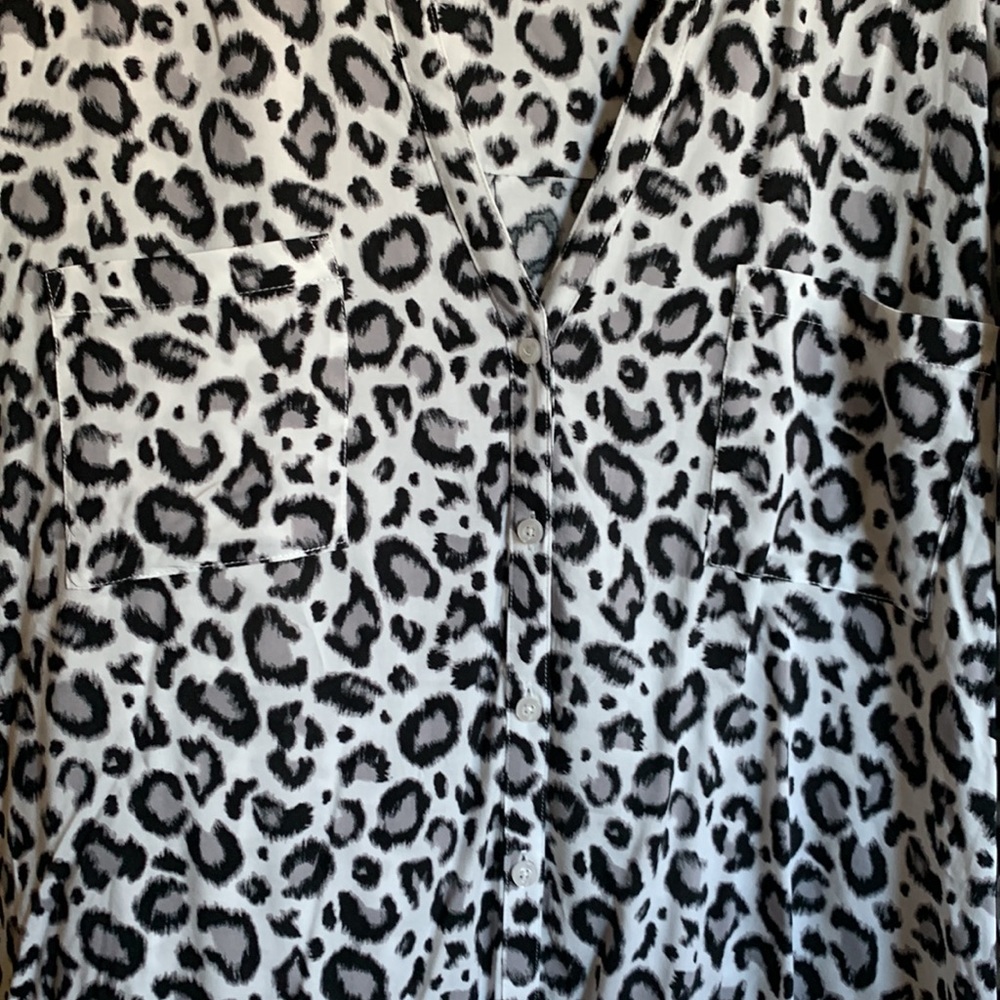 Torrid Size 6. Button Front Cap Sleeve Challis - image 2